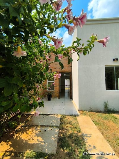 Casa Toda P.b. C/ 3 Dorm. Z/ Supermercado Los Jardines Mora Cué Luque (CóD. 887)