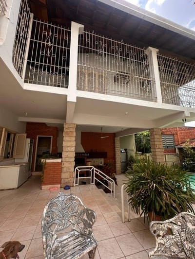 AMPLIA RESIDENCIA EN VENTA EN BARRIO MBURICAÓ