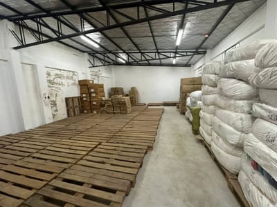 EN VENTA!! TERRENO CON DEPOSITO EN LAMBARÉ