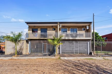 DUPLEX con PISCINA en ESQUINA en LAMBARÉ