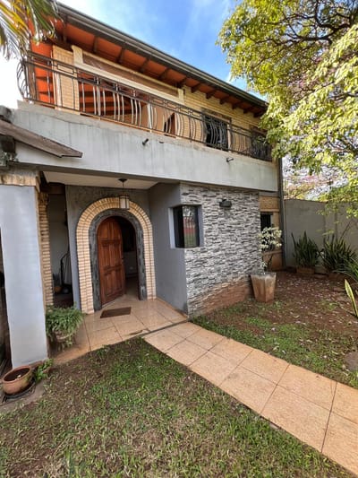 CASA EN VENTA EN LOMA MERLO – LUQUE