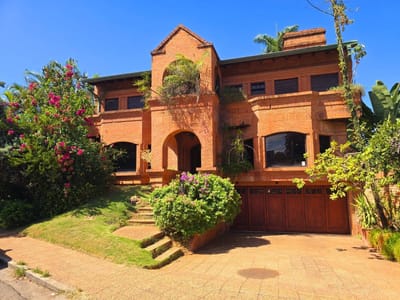 Exclusiva Residencia en Venta en el Prestigioso Barrio Villa Morra - Asunción