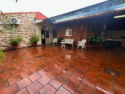 Hermosa casa en venta en el Barrio Mburucuya - Asuncion