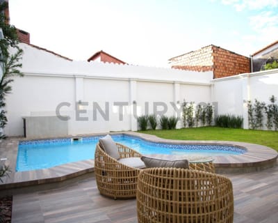 HERMOSA CASA EN BARRIO LAS LOMAS, A PASOS DE CASA RICA MOLAS LOPEZ