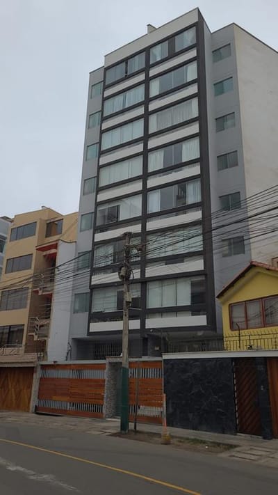 Departamento en Calle Las Casuarinas, Urb. Los Sauces, Surquillo