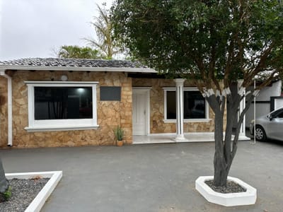 SE VENDE HERMOSA CASA - BARRIO REDUCTO, SAN LORENZO