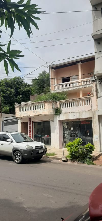 VENDO AMPLIA CASA A REFACCIONAR O DEMOLER EN BARRIO JARA