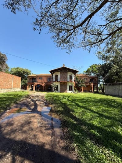 Alquilo amplia residencia en Mariano Roque Alonso 