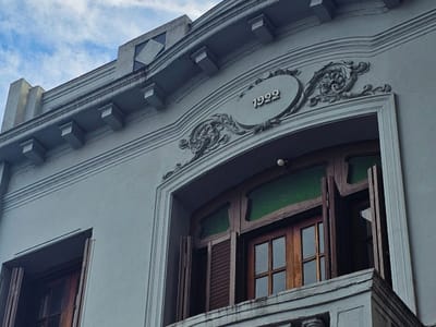 Casa Renovada En Aguada. 3 Dorm, Patio Con Parrillero Y Azotea Transitable