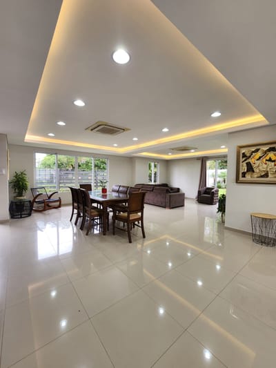 EN VENTA HERMOSA Y AMPLIA RESIDENCIA 