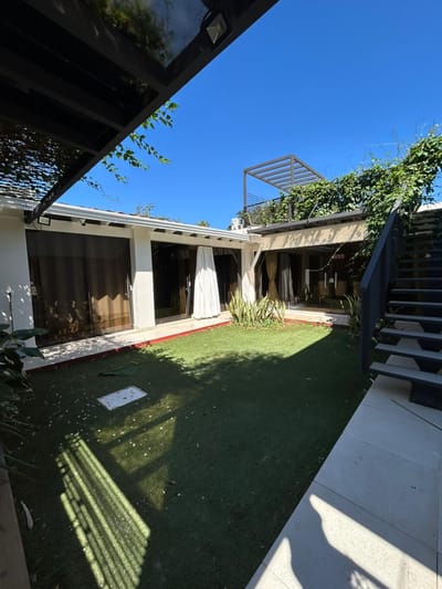 RESIDENCIA EN VENTA - BARRIO MBURUCUYA