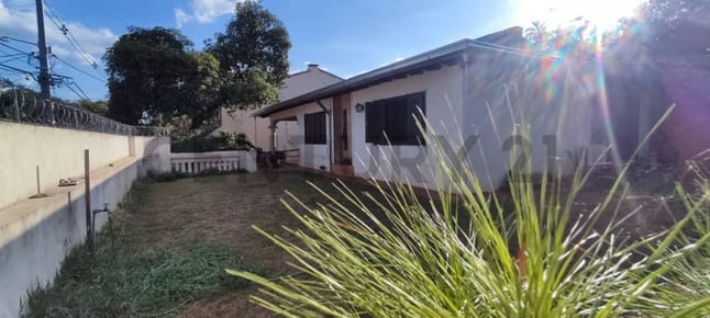 VENDO AMPLIA PROPIEDAD EN BARRIO SAN VICENTE