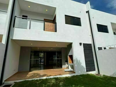 VENDO HERMOSO DUPLEX A ESTRENAR EN LUQUE