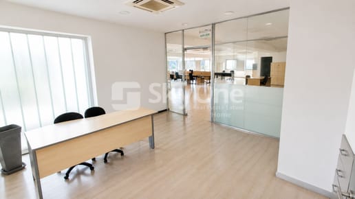 ALQUILO AMPLIA OFICINA CORPORATIVA AMOBLADA ZONA EJE CORPORATIVO