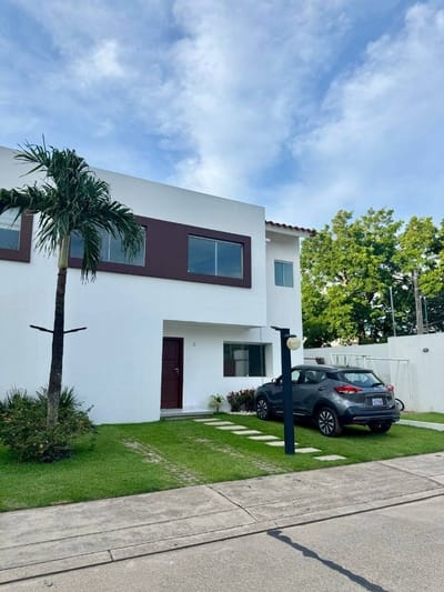 AMPLIA CASA EN VENTA EN CONDOMINIO EXCLUSIVO.