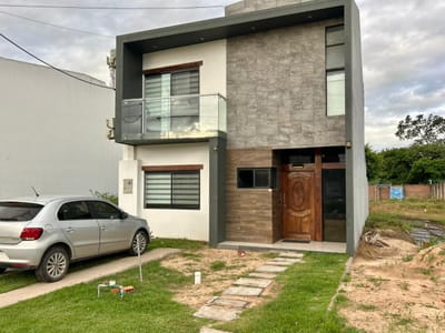 En Venta! Hermosa casa en condominio en zona norte