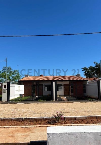 VENDO AMPLIO CHALET EN LUQUE 