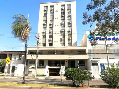 Departamento sobre Av. Irala en Venta