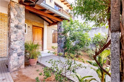 EN VENTA CASA EN EXCELENTE ESTADO - ZONA YACHT