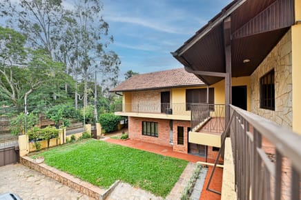 Vendo Casa con piscina en Recoleta Asuncion lote de 627 M2