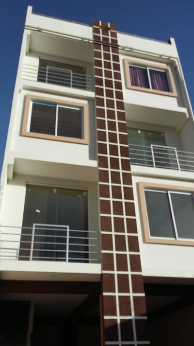 CASA DE 3 PLANTAS DE 400MTS DE CONSTRUCCION EN SUCRE, ENTREGA INMEDIATA