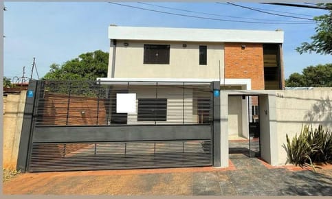 VENDO AMPLIO DUPLEX EN LUQUE, A 2 CUADRAS DE LA AVDA CAMPO VIA