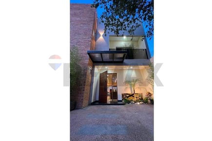 VENDO IMPONENTE DUPLEX EN LOMA MERLO LUQUE