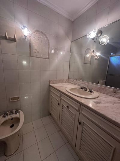 Vendo casa para comercio o vivienda en esquina barrio Mariscal Lopez Asunción