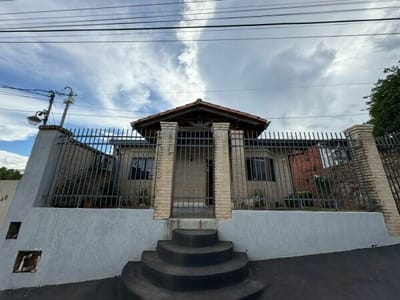 VENDO CASA EN LAMBARÉ - BARRIO SAN ANTONIO