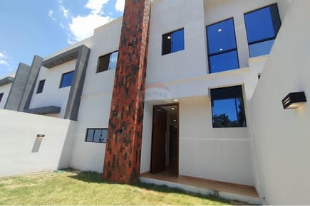 En venta amplio duplex en Luque