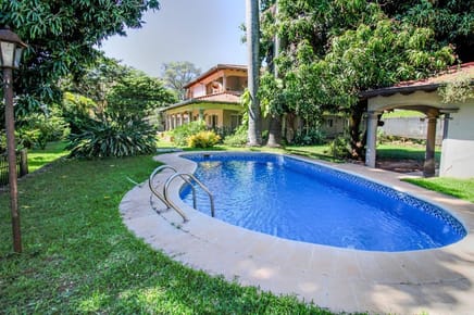 AMPLIA CASA EN VENTA BARRIO MCAL ESTIGARRIBIA