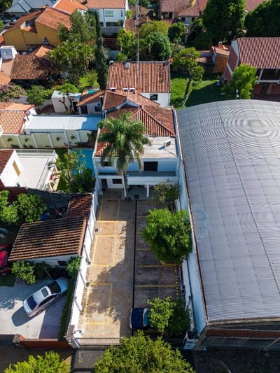 Vendo Propiedad Comercial en Barrio Los Laureles 