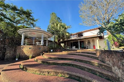 VENDO CASA QUINTA EN LAS SERRANIAS DE CAACUPE
