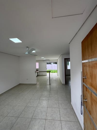 EN VENTA CASA DE DOS DORMITORIOS EN BARRIO CERRADO - LUQUE