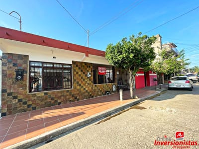 CASA AMPLIA EN VENTA + TIENDA COMERCIAL 