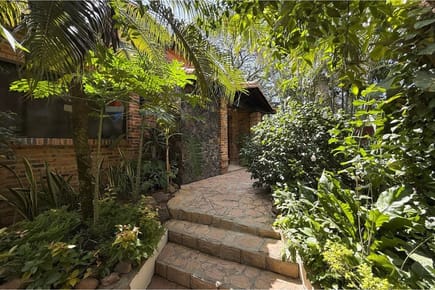 CASA MINIMALISTICA DE 2 DORMITORIOS EN LAMBARÉ