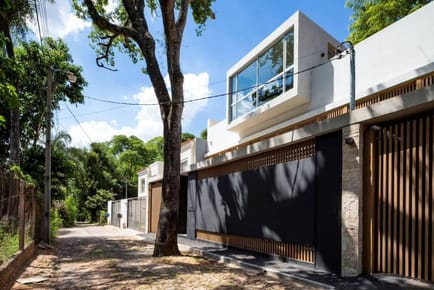 RESIDENCIA DE DISEÑO EN VENTA - BARRIO MBURUCUYÁ