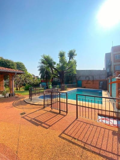 En Venta - Amplia Residencia En Fernando De La Mora Zona Sur