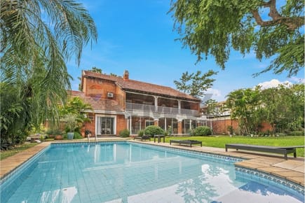 EN VENTA Amplia Casa en Manora