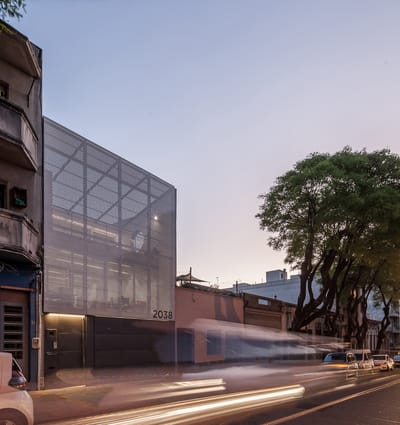 EDIFICIO DE 3 PLANTAS EN PLENO CORDÓN SOHO. IDEAL OFICINAS, INSTITUTOS, CLINICAS