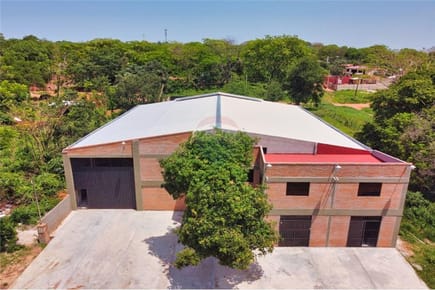 ALQUILO AMPLIO DEPOSITO CON OFICINAS EN SAN LORENZO