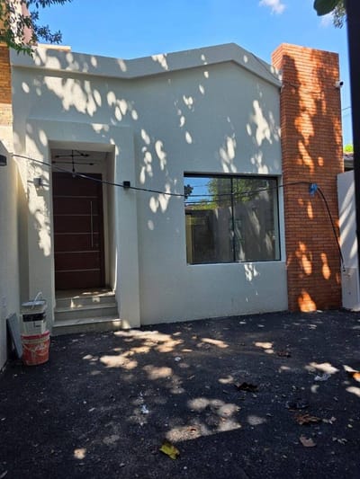 ALQUILO CASA EN EL BARRIO MBURICAO