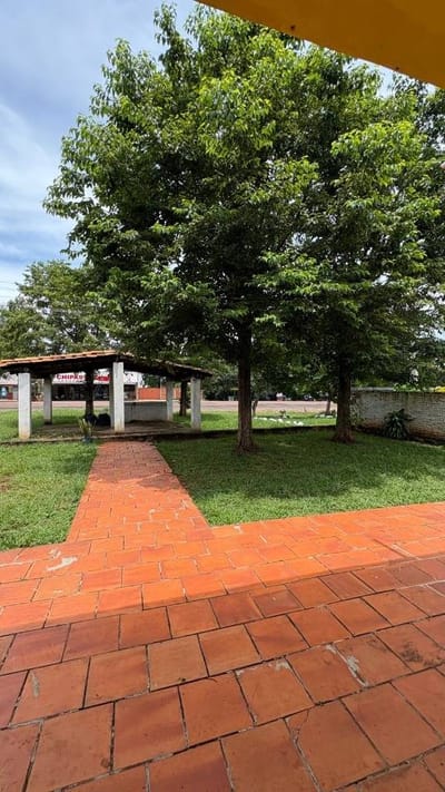 VENDO Casa con local comercial - Quiindy, Paraguari