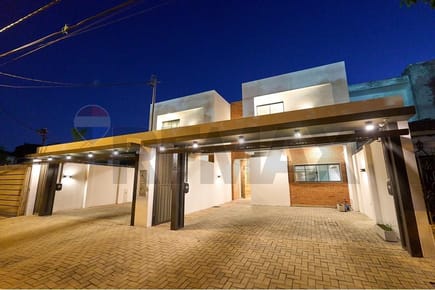 CASA PAREADA A ESTRENAR -Zona Shopping Mariscal Lopez.