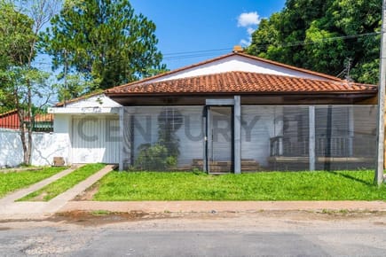 En venta - Amplia residencia de 3 dormitorios ubicada en cuarto barrio Luque