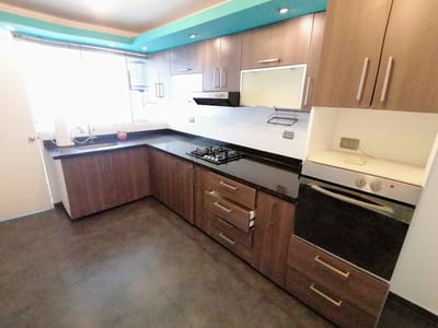 EN VENTA BONITO DEPARTAMENTO DUPLEX, URB CALIFORNIA