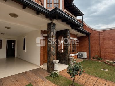 ALQUILO HERMOSA Y AMPLIA CASA  EN YCUA SATI ASUNCION 