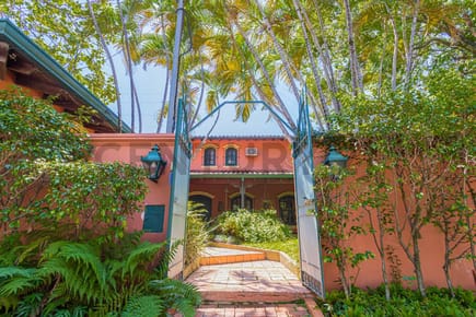 Residencia estilo Colonial en Barrio San Jorge en venta
