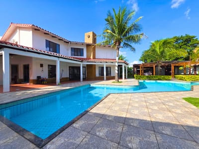 CASA EN VENTA CON PISCINA -  RADIAL 17 (BARRIO JARDÍN LATINO)