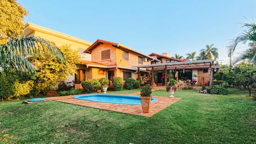 Residencia de 5 habitaciónes en Paraná Country club 